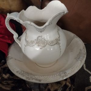 Vintage wash bowl and pitcher made in 1973